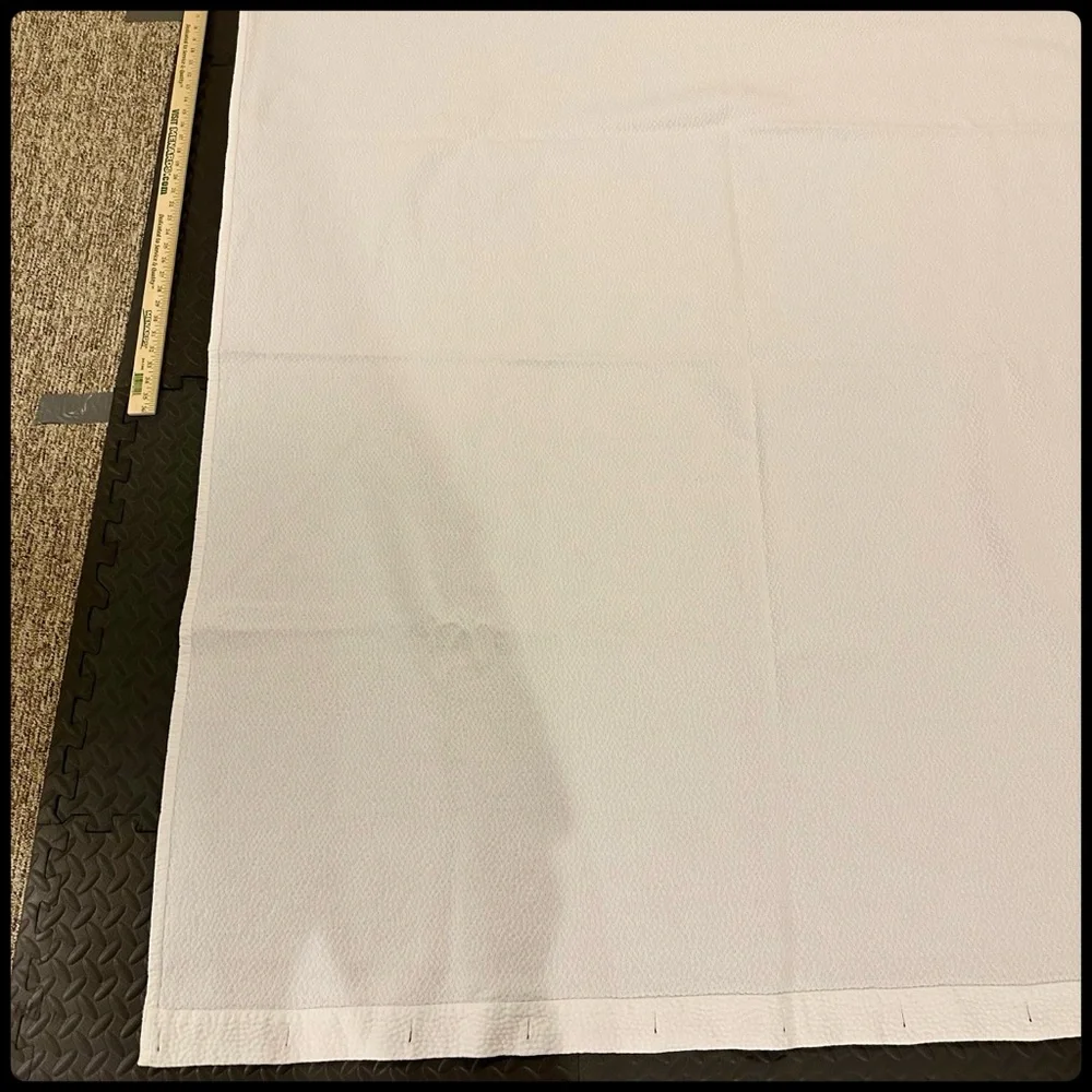 🚿🛁 Crate & Barrel Elegant White Textured Shower Curtain, Great Condition, Clean
